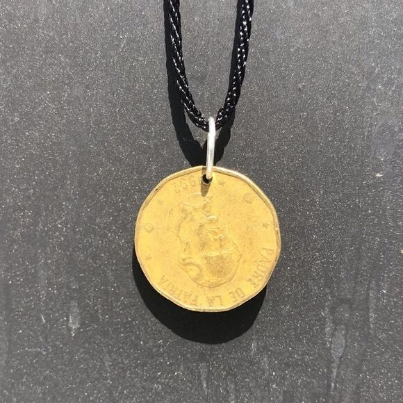 DOMINICAN REPUBLIC AUTHENTIC 1 PESO COIN NECKLACE - Picture 3 of 8